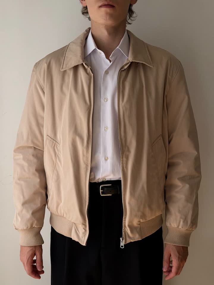 Продаю бежевую и черную куртки Zara