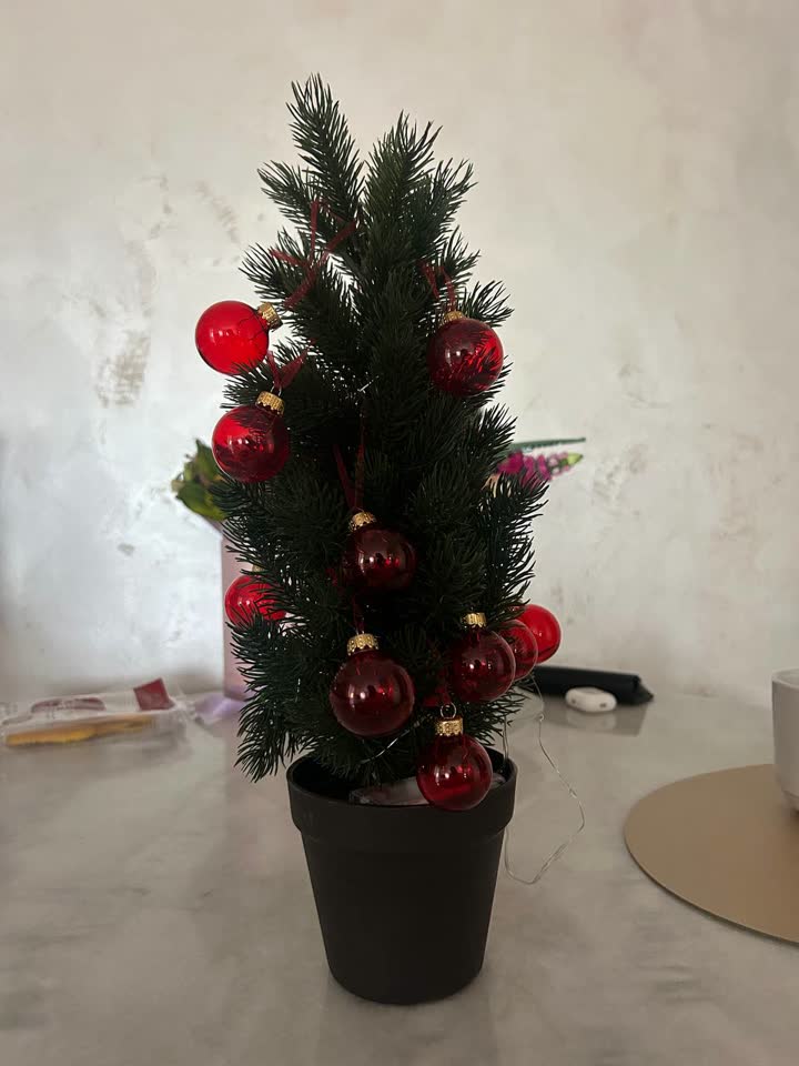 Prodajem veštačku jelku 45 cm