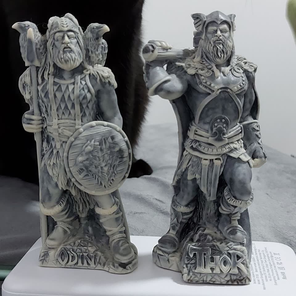 Figurice Tor i Odin