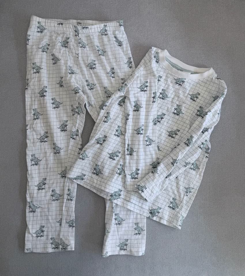 Пижама с динозаврами H&M (104-110)