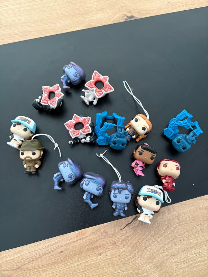 Poklanjam figurice Kinder Stranger Things