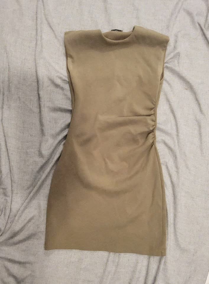 Платье Zara размера M