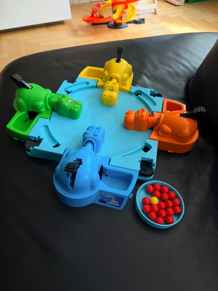 Gladni nilski konjići Hasbro