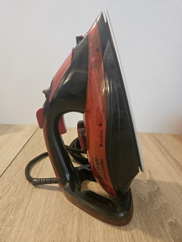 Prodajem parnu peglu Gorenje SIH2800BF