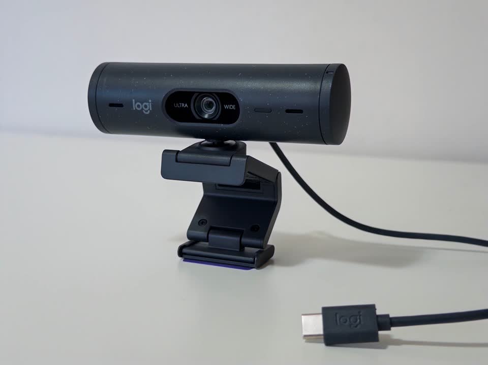 Веб-камера Logitech Brio 500: Full HD, автокадрирование и коррекция освещения