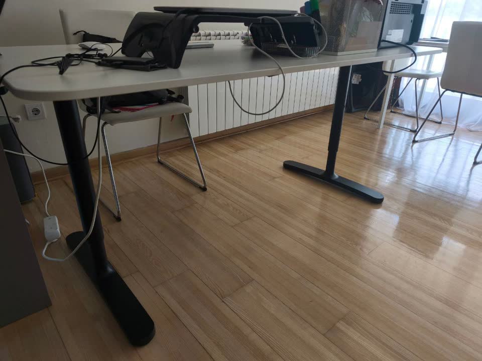 Офисный стол IKEA BEKANT