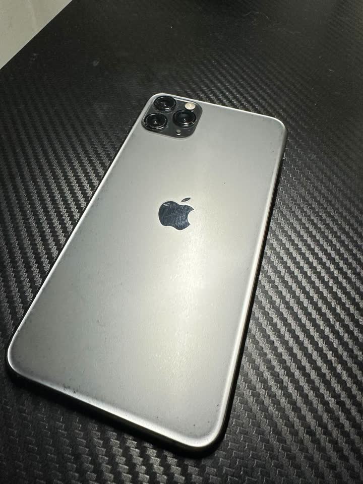 Prodajem iPhone 11 Pro Max 64GB