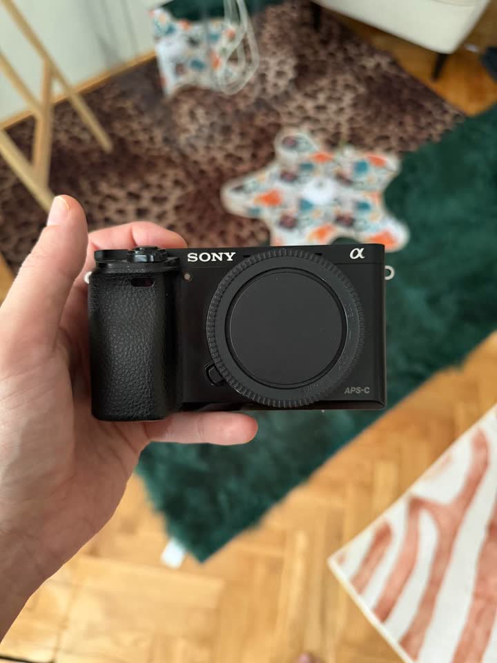 Sony Alpha A6000 Body + Dummy Battery