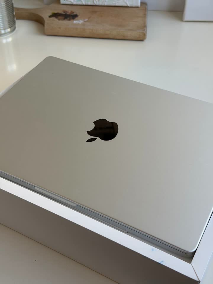 Продам MacBook 14” m4 pro, в идеальном состоянии, 24/512, АКБ 100%, 1900€