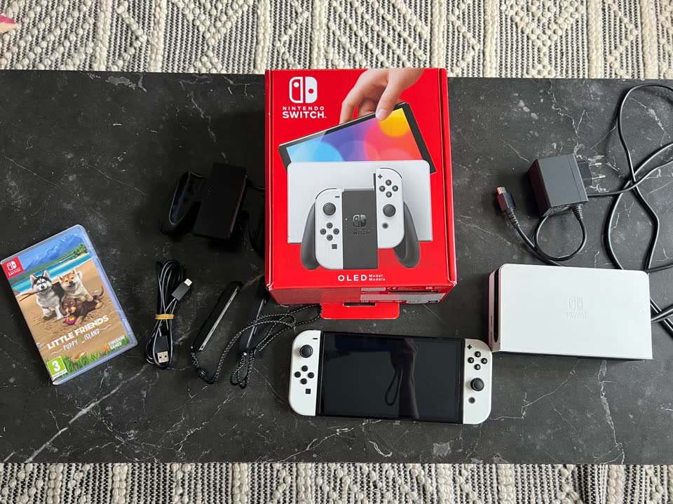 Nintendo Switch OLED в идеальном состоянии