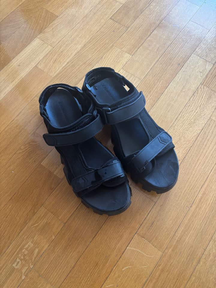 Босоножки STRADIVARIUS 40 р