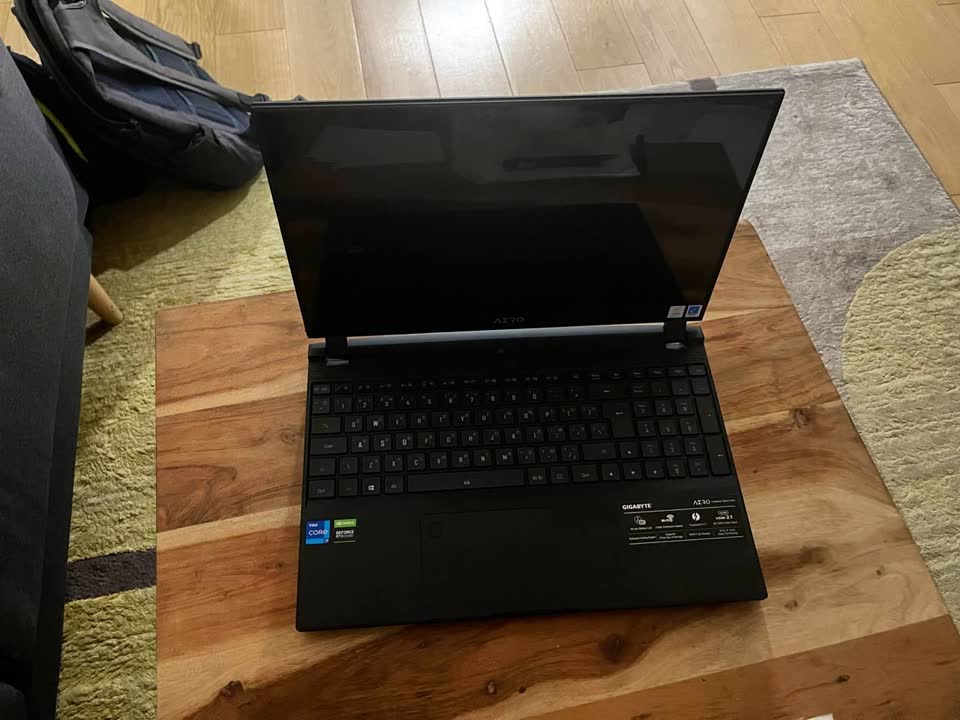 Продам ноутбук Gigabyte Aero 15 OLED XD