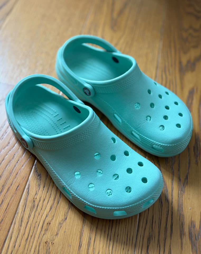 Тапки Crocs мятного цвета