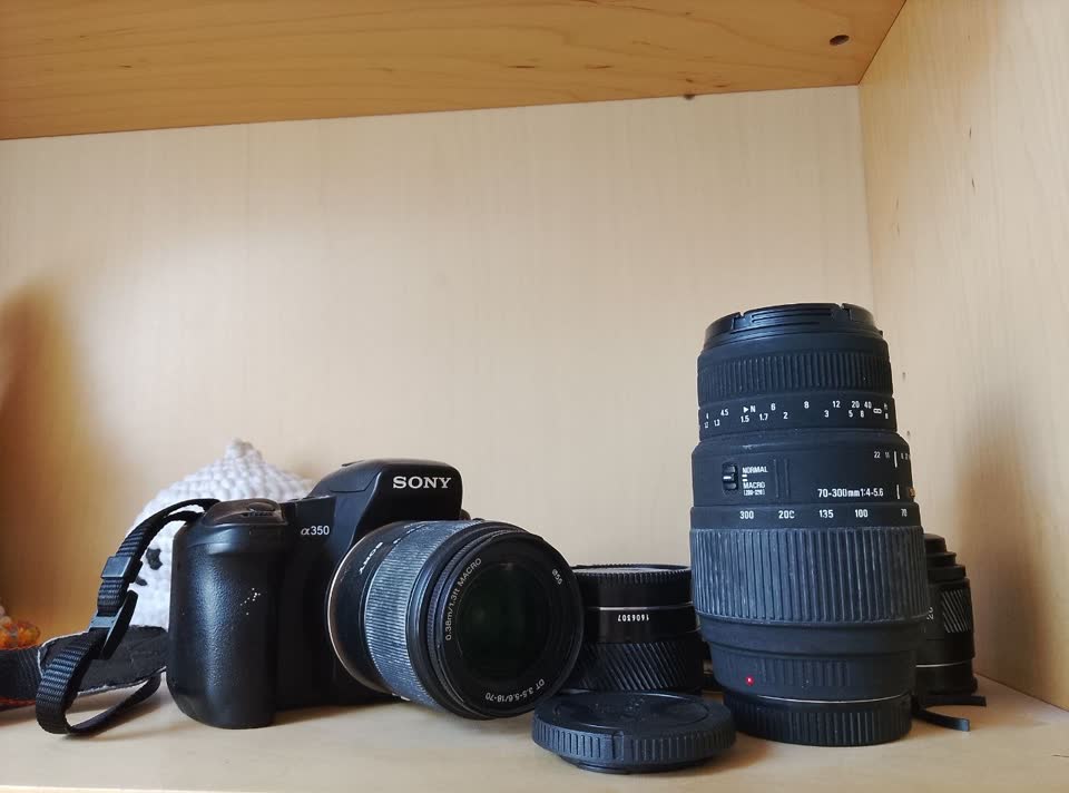 Sony Alpha 350 sa setom objektiva