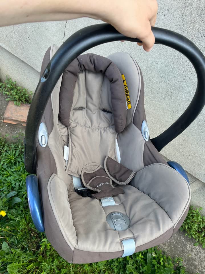 Автокресло Maxi-Cosi CabrioFix и база EasyBase 2