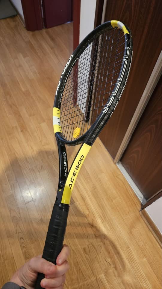 Prodajem reket za tenis Pro touch Ace 500