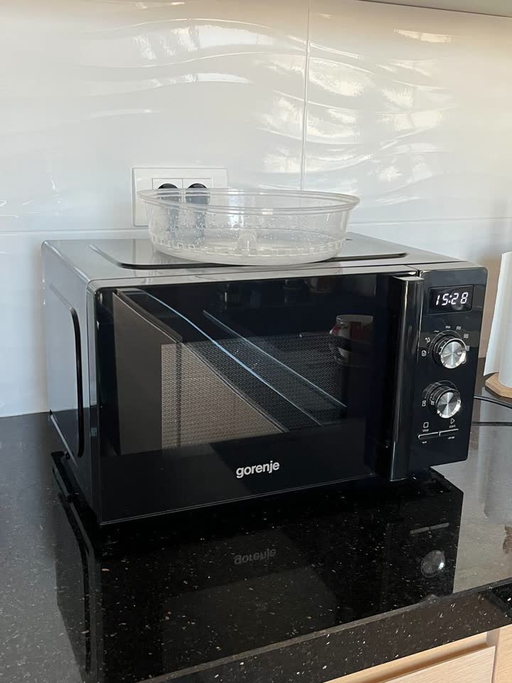 Микроволновая печь Gorenje в отличном состоянии + крышка