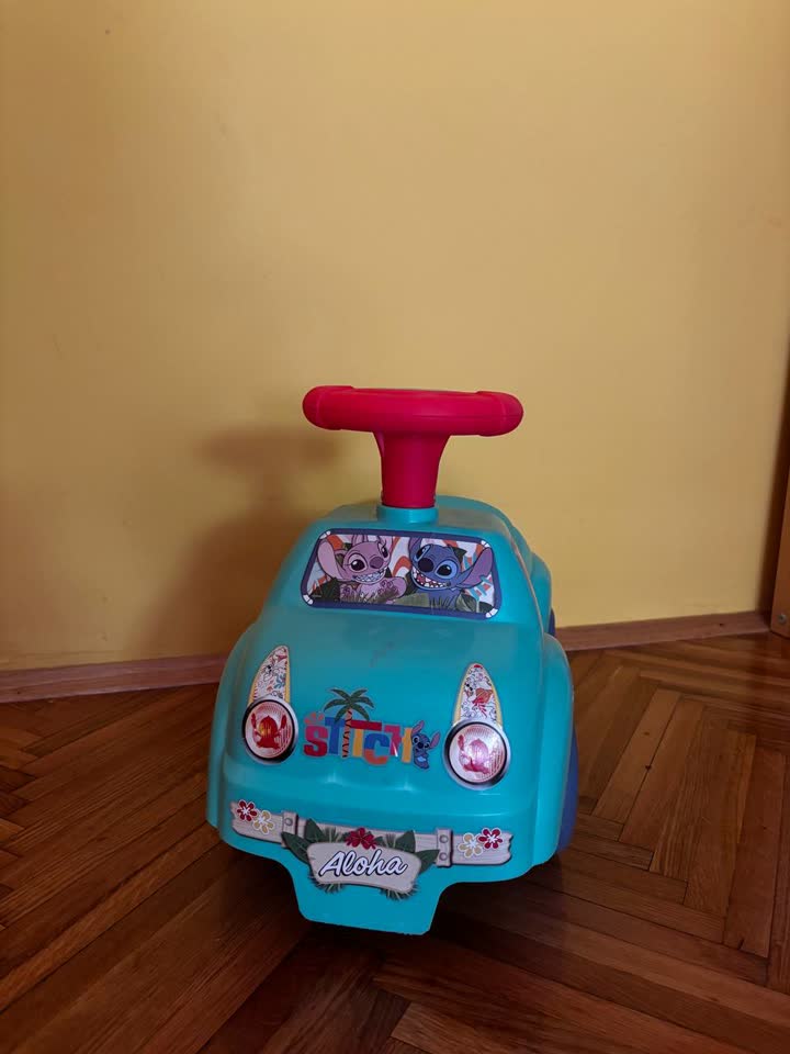 Dečiji guralica-auto sa printom Stitch