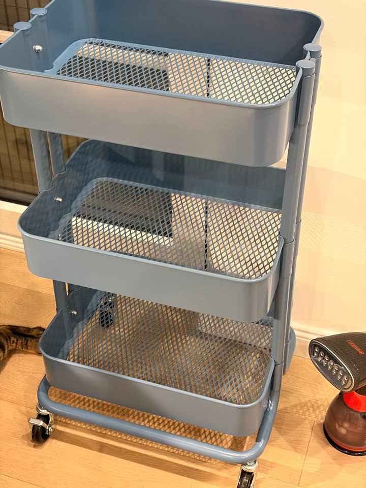 IKEA polica na 3 nivoa