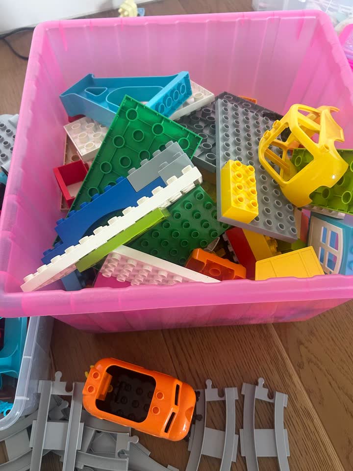 Kutija Lego Duplo i Lego Duplo železnica