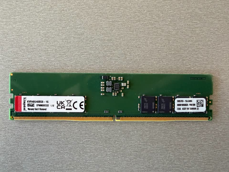 Одна плашка памяти DDR5 16Gb