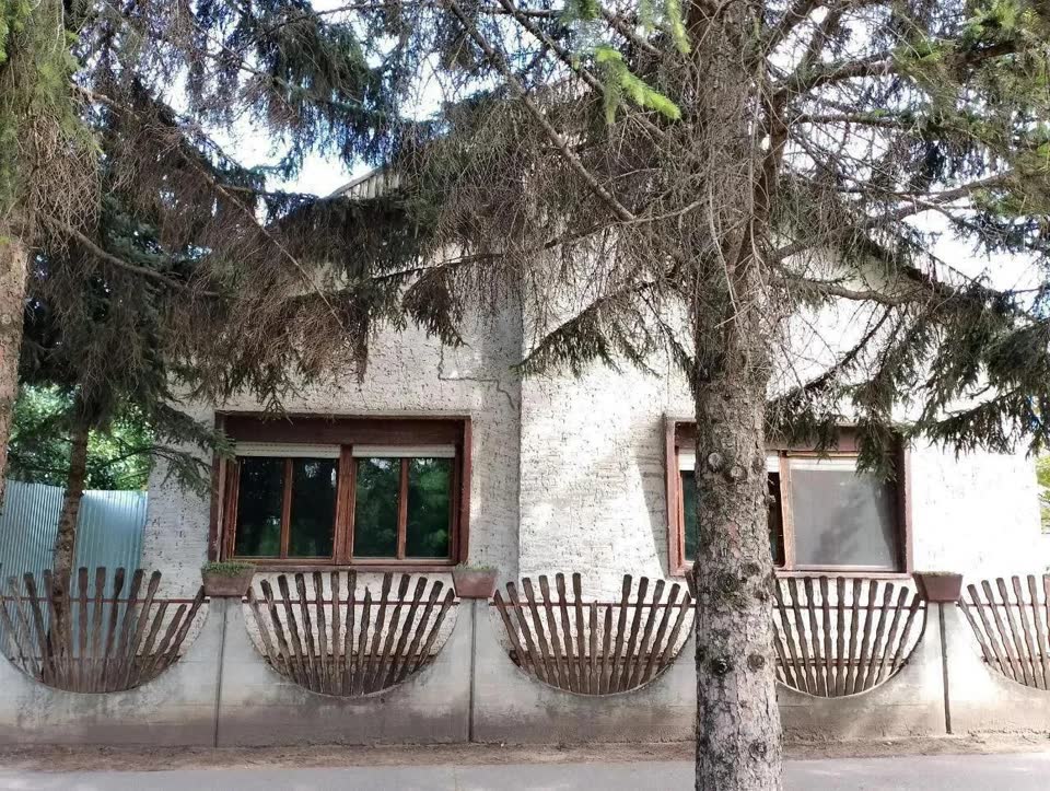 Продается кирпичный дом под ремонт в Хоргоше 109 м²