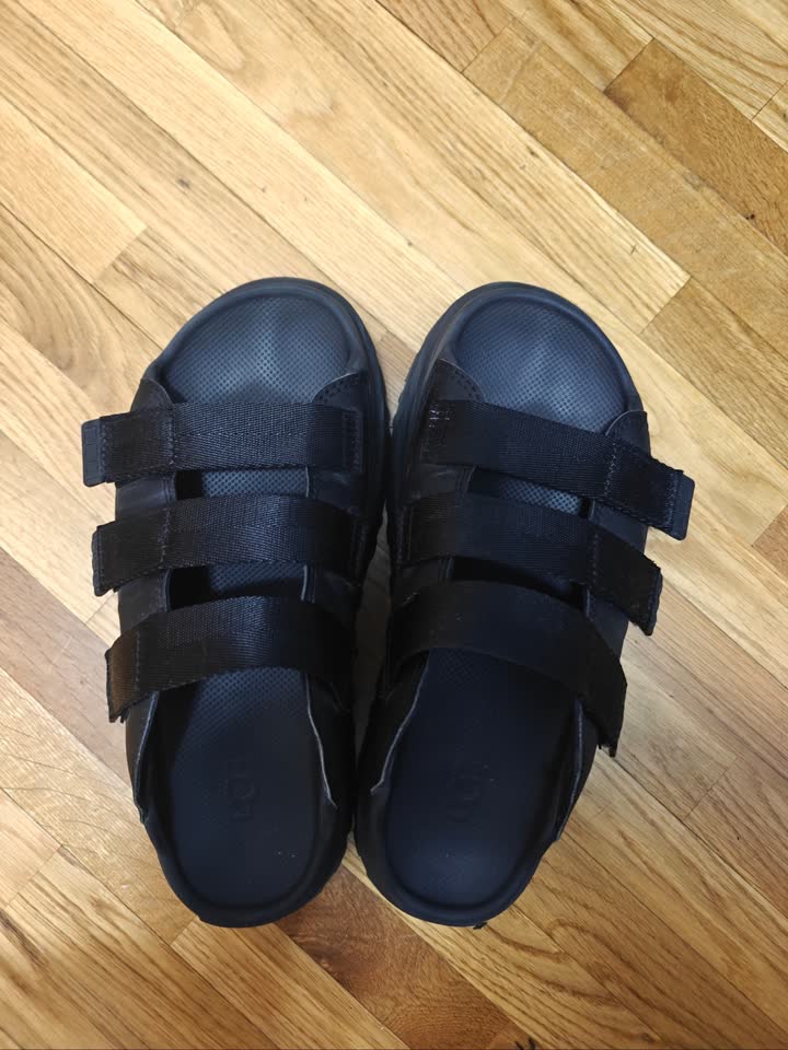 Шлепки UGG