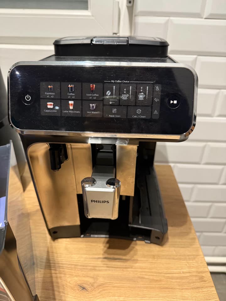 Prodajem Philips 3300 LatteGo aparat za kafu