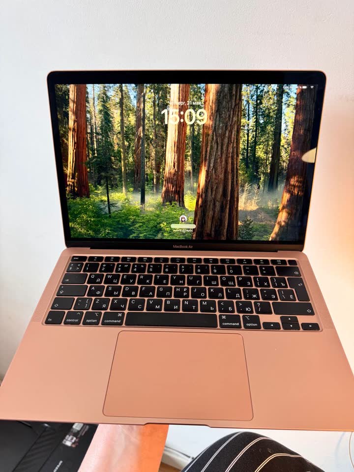 Продаю MacBook Air 2020 с Retina-дисплеем