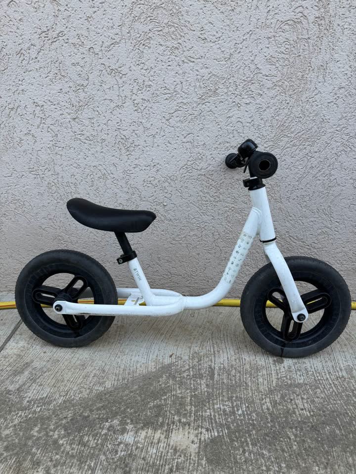 Bicikl bez pedala Decathlon