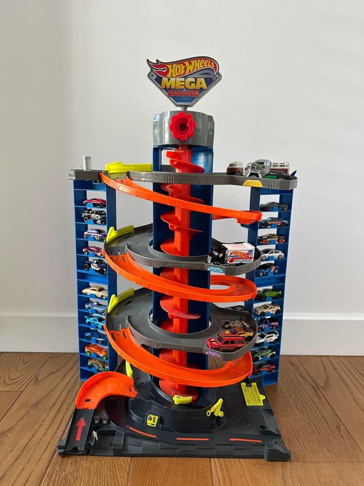 Velika Hot Wheels garaža