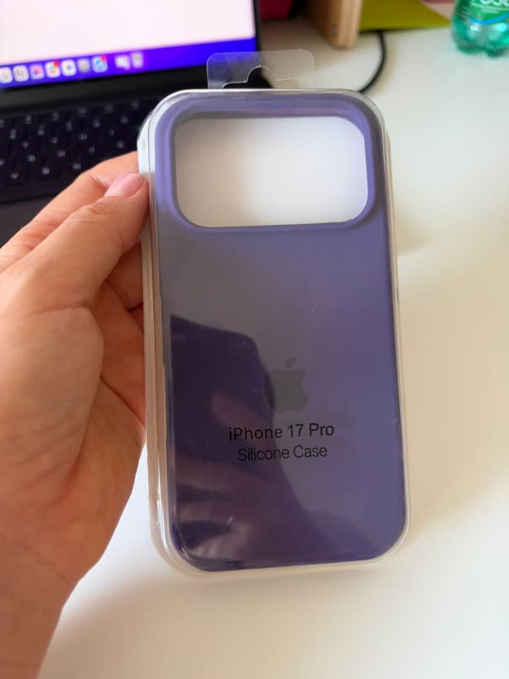 Силиконовый чехол на iPhone 17 Pro