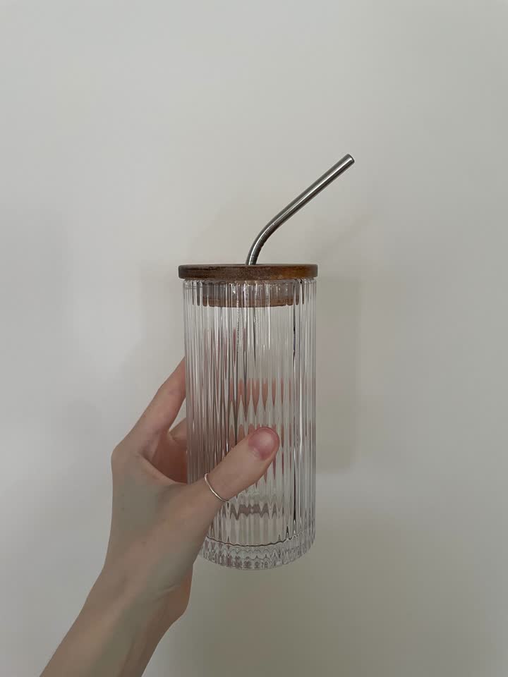 Čaša sa poklopcem i slamčicom, 200 dinara