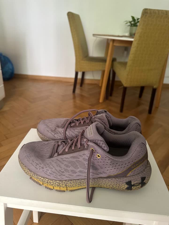 Under Armour HOVR Machina (женская версия)