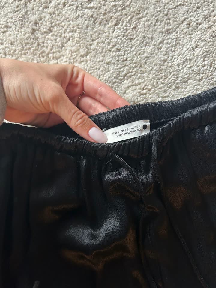 Satenske pantalone Zara