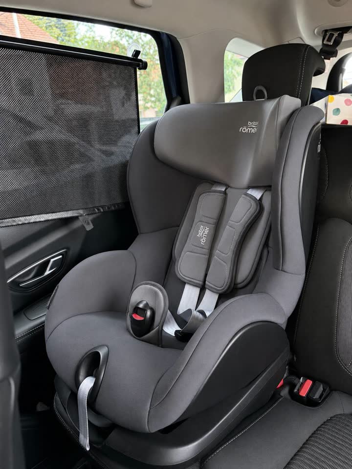 Prodaje se dečije auto-sedište Britax Römer TRIFIX 2 i-SIZE