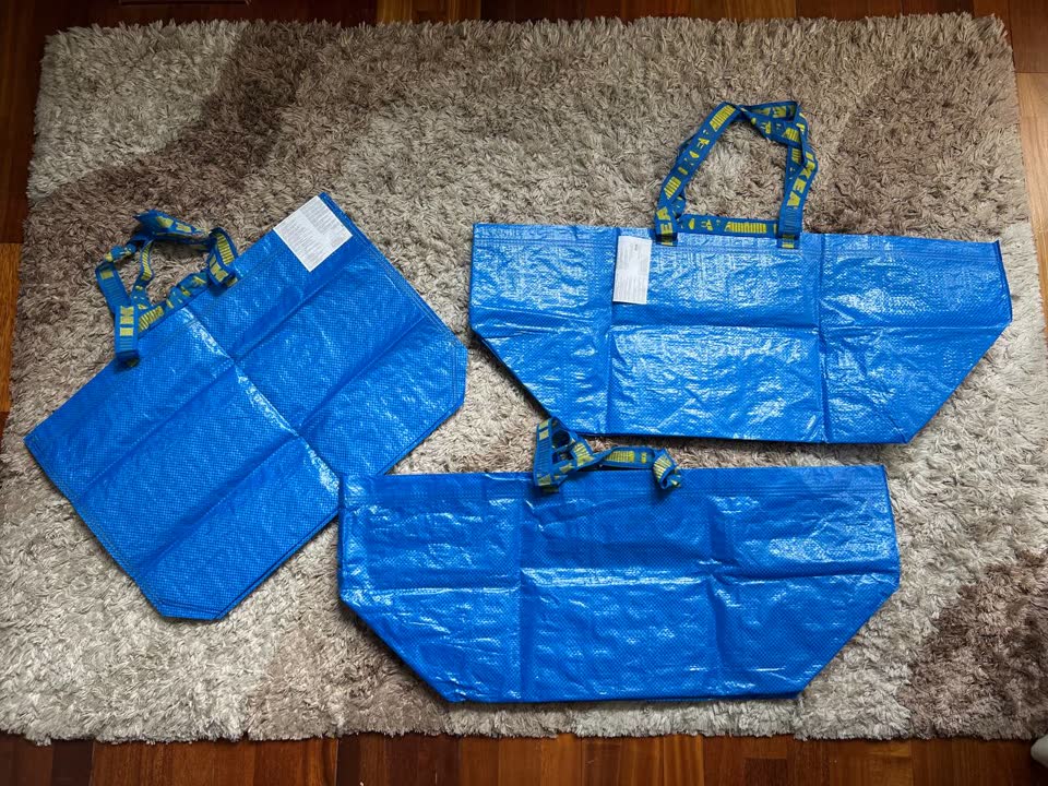 Tri velike IKEA torbe