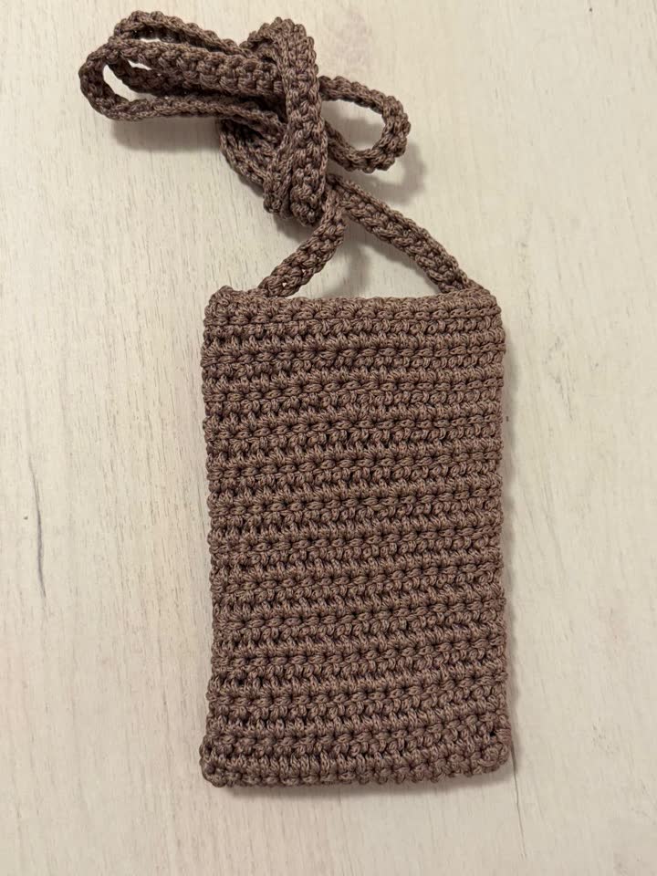 Pletena torbica za telefon