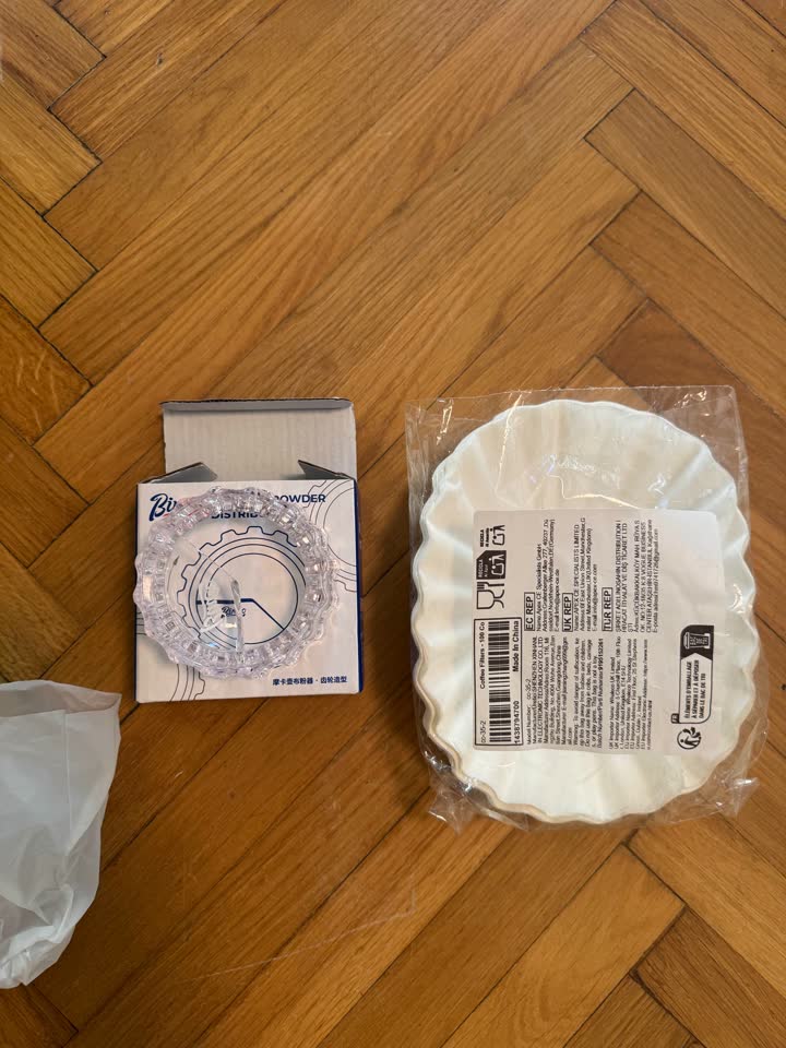 Poklanjam filtere za kafu i tamper za moku