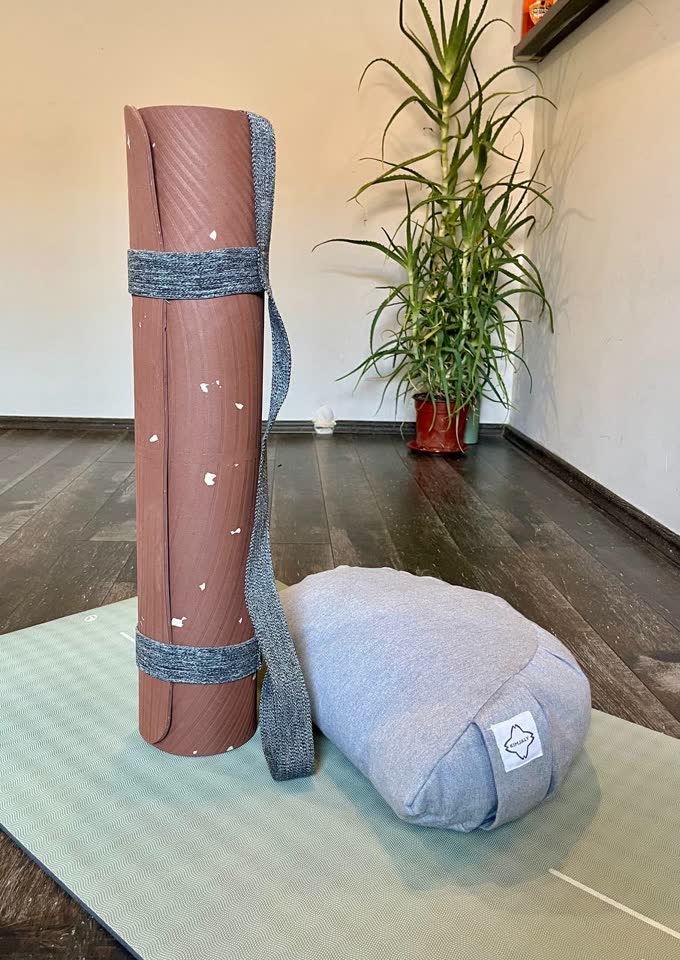 Joga prostirke i jastuk za meditaciju