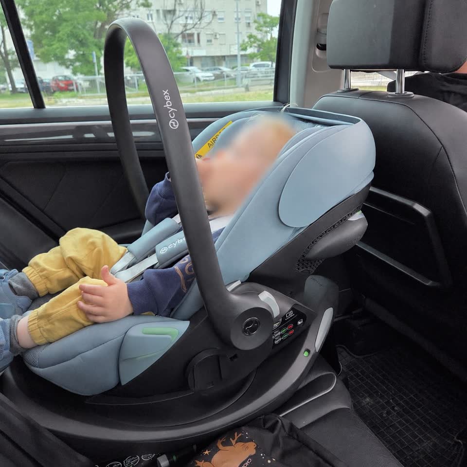 Продам автолюльку и базу Cybex