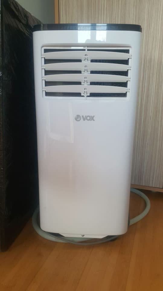 Prodajem mobilni podni klima uređaj VOX