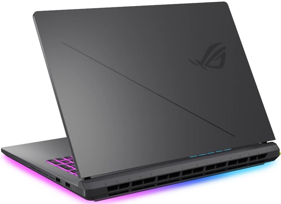 Zdravo svima, prodajem svoj gejmerski laptop, kupio sam ga pre 3 meseca u Rusiji, u DNS-u, komponente laptopa