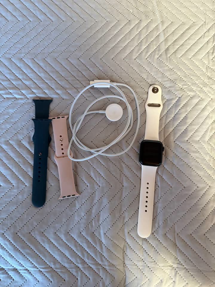 Prodajem Apple Watch SE (2nd Gen, 2022) 40mm GPS Aluminium