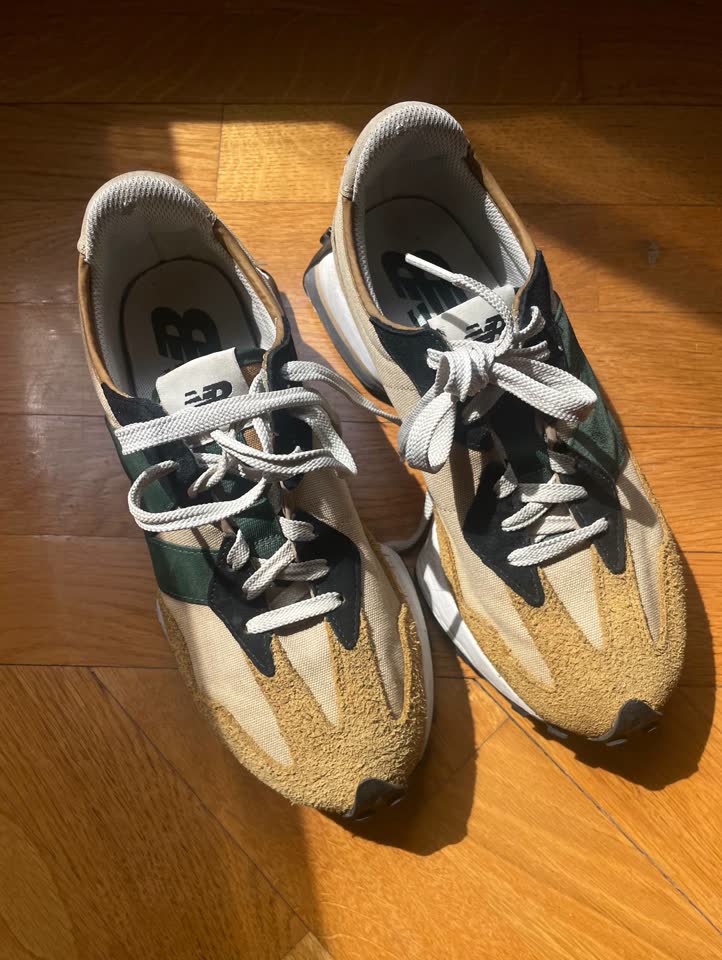Patike New Balance 327 i sandale na štiklu H&M