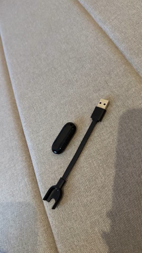 Fitnes narukvica mi band 2, sa punjačem, bez kaiša, preuzimanje moguće u Vračaru