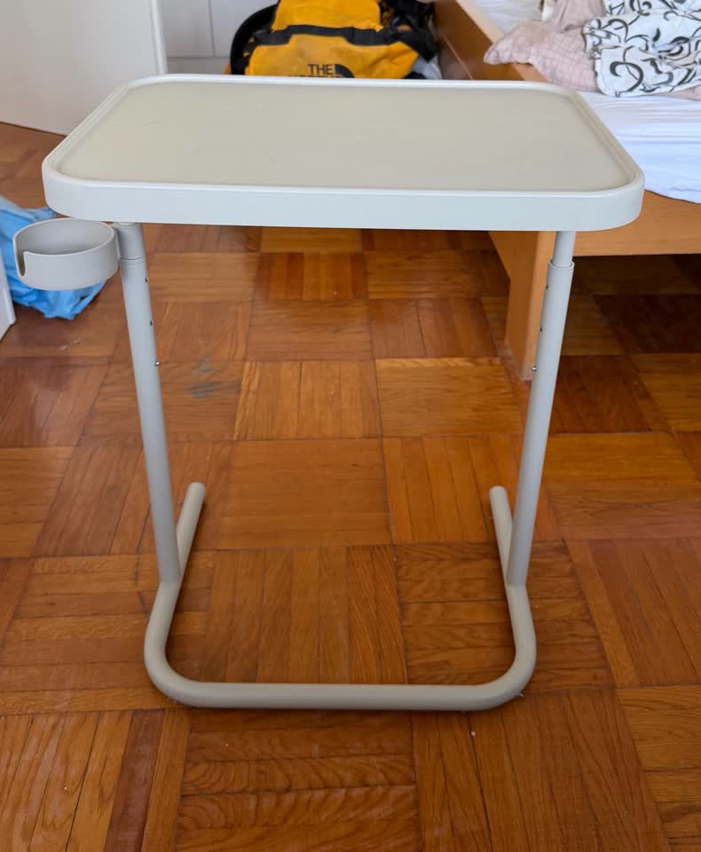 Столик для ноутбука IKEA BJÖRKÅSEN