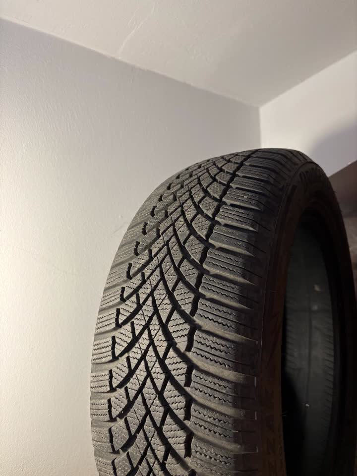 Продам зимние шины Bridgestone Blizzak LM005 205/55 R16 - 4 шт.