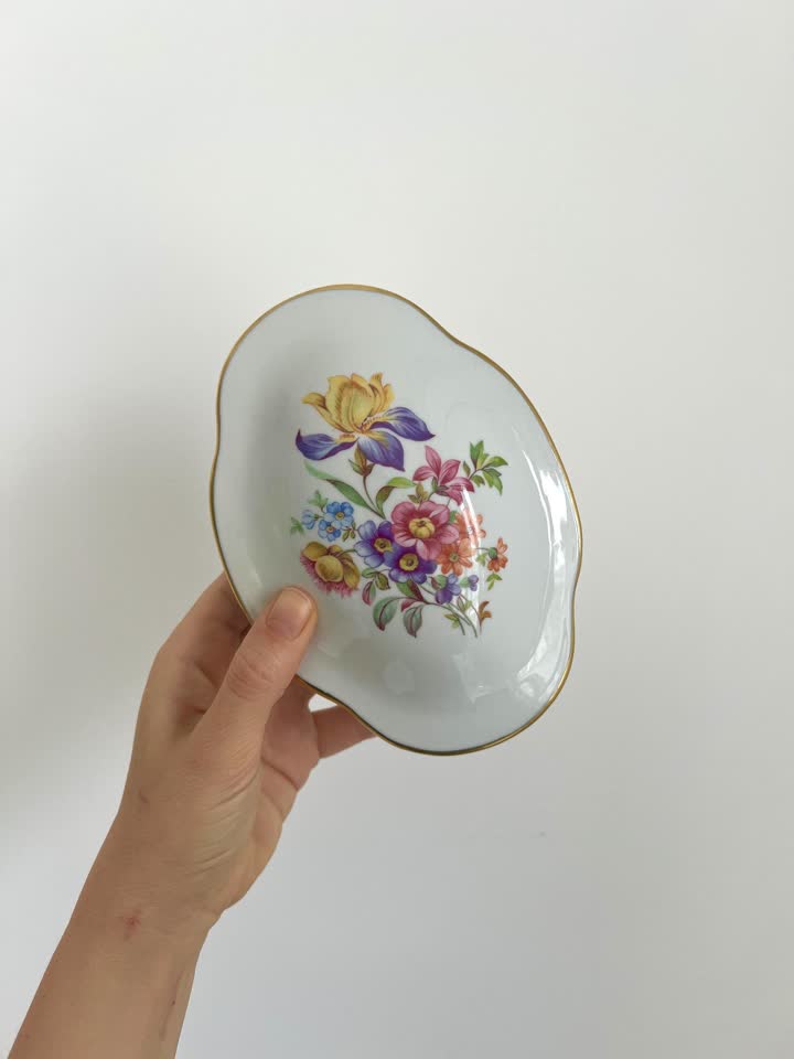 Фарфоровая шкатулка, ведерко для льда, столовые щипчики, ваза Гжель, немецкая ваза с птичкой