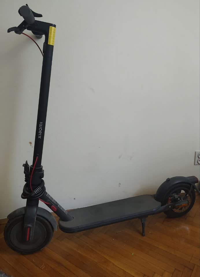 Prodajem e-samokat xiaomi